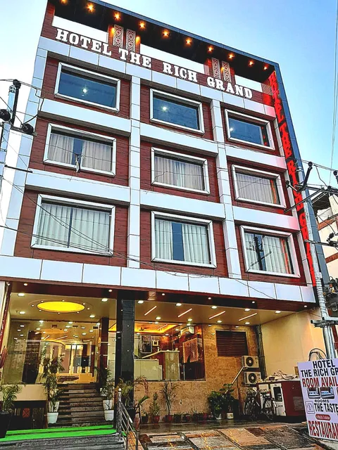 Hotel The Rich Grand