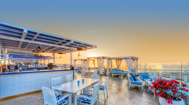 Helios, Hyatt Regency Dubai