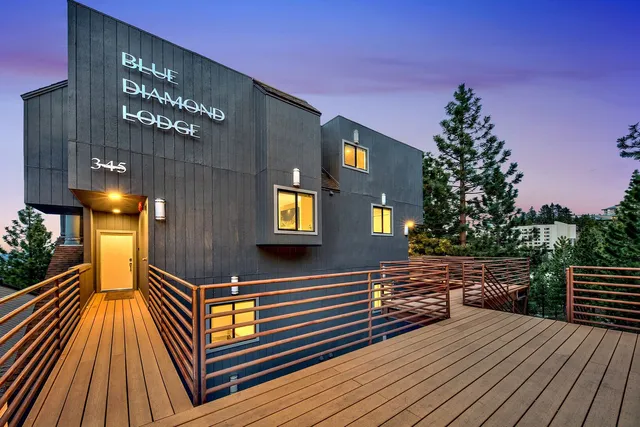 Blue Diamond VIP Lodge Lake Tahoe Game Room and Hot Tub Ski Tahoe