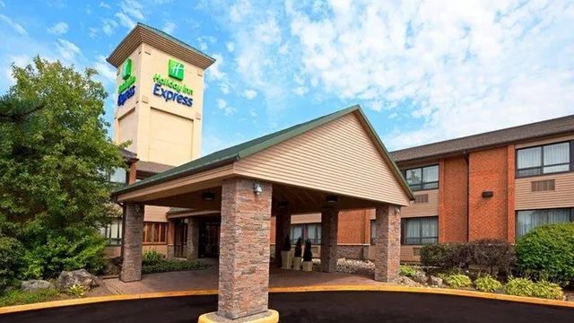 Holiday Inn Express Toronto East - Scarborough by IHG
