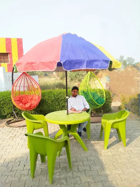 Satkaar Brajwasi, Restaurant