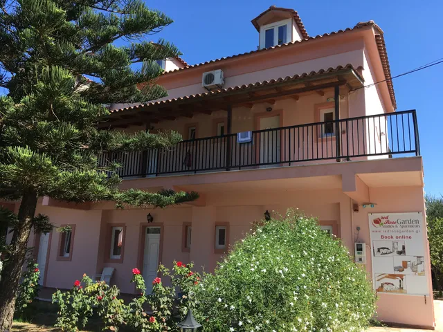 Red Rose Garden Studios & Apartments