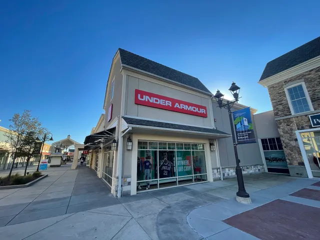 Under Armour Factory House - Gloucester Premium Outlets