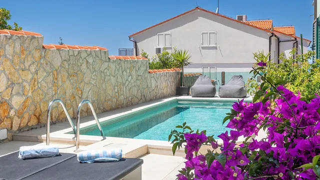 AMOS: Hvar retreat - modern apartment with private pool