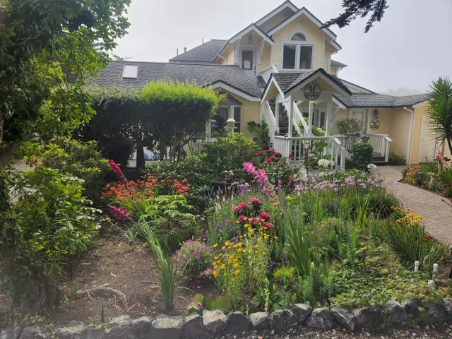 Mendocino Seaside Cottage
