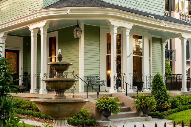 Grand Victorian Bed & Breakfast