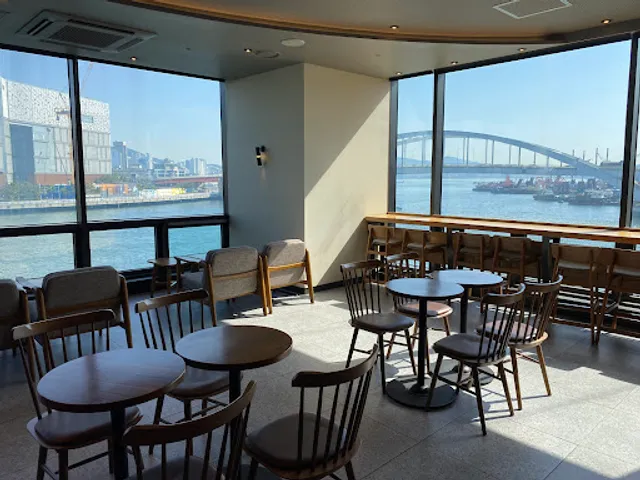 Starbucks Yeongdo Bridge