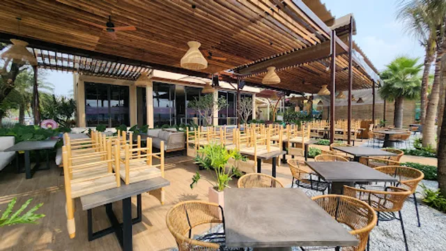 YOYO BEER GARDEN Hồ Con Rùa