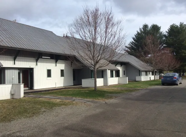 Village Green Unit At Stowe