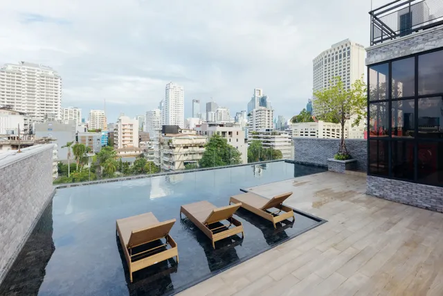 The Coach Hotel Sukhumvit / Asok BTS Bangkok
