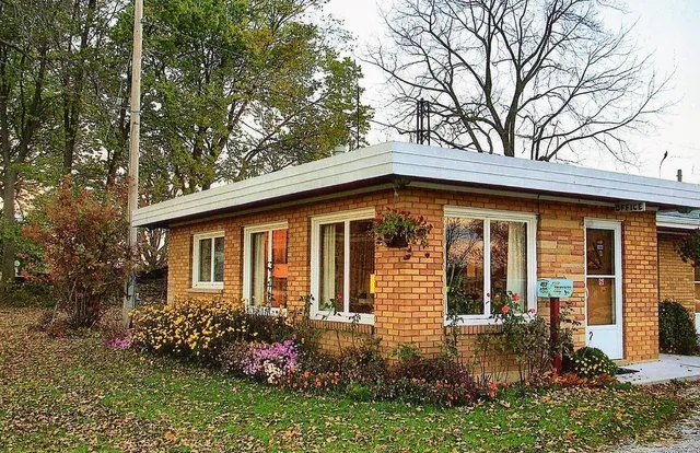 Adams Golden Acres Motel