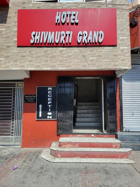 OYO 11858 Hotel Shiv Murti Grand