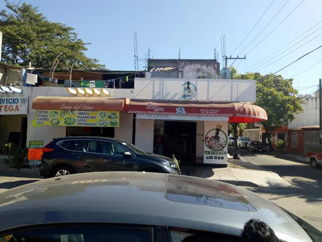 The Queen Pizzas and Snack