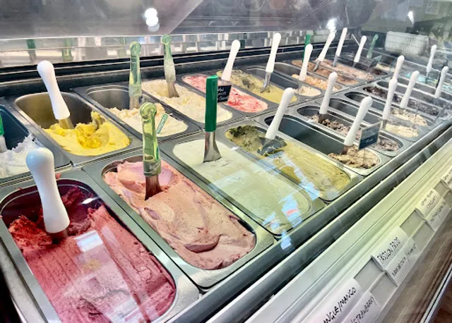 La Dolce Vita (Gelato, Ice cream,Café, Crémerie Gelateria)