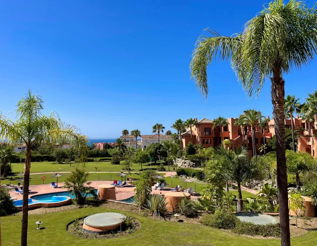 Sotoserena Pools & Tropical Garden Apartment with Sea View