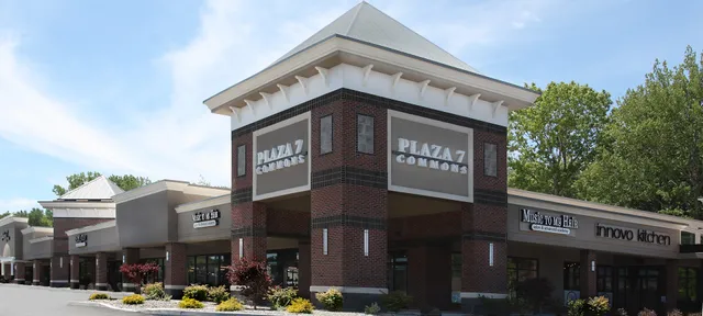 Plaza 7 Commons