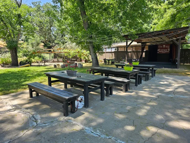 Rustic BBQ/The Commons Farm Kitchen & Bar