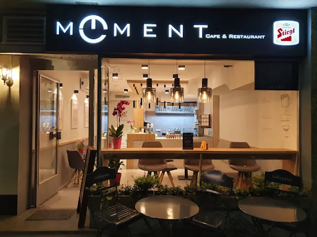 Moment Cafe and Restaurant