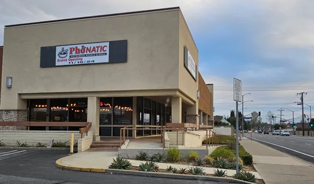 PhoNatic (by Carrot & Daikon)