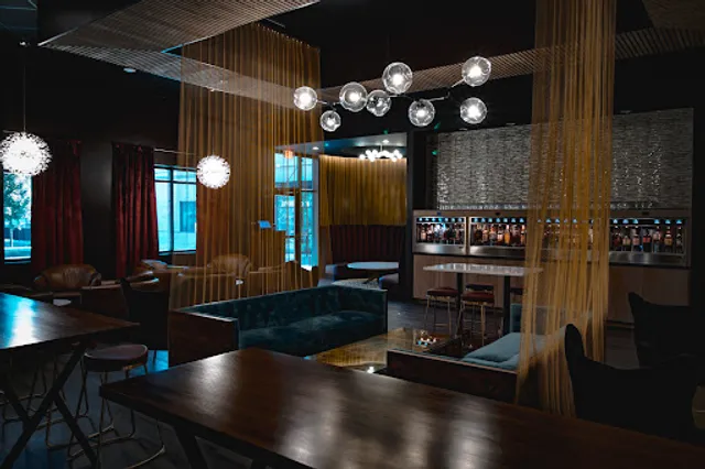 Social Oak - Wine & Whiskey Lounge
