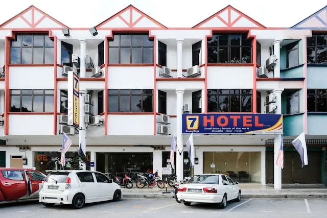 Super OYO 635 Seven Days Hotel