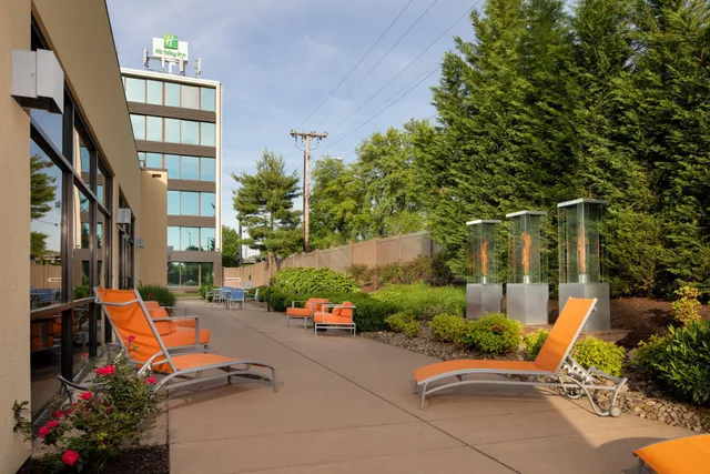 Holiday Inn & Suites Charleston West by IHG