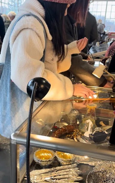 The Sunday Antique Market