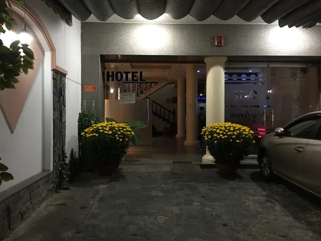 Khách sạn Thùy Dương 2 : Gần Sân bay Tân Sơn Nhất ( Cách nhà ga T3 khoảng 1,2 Km) , Sân đậu xe hơi, Sạch sẽ, Yên tĩnh