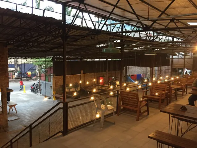 The Garage Food Court | দি গ্যারেজ ফুড কোর্ট (GFC)