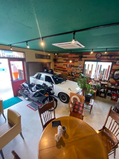 ライダーズカフェ GARAGE 9 ( A cat has 9 lives)