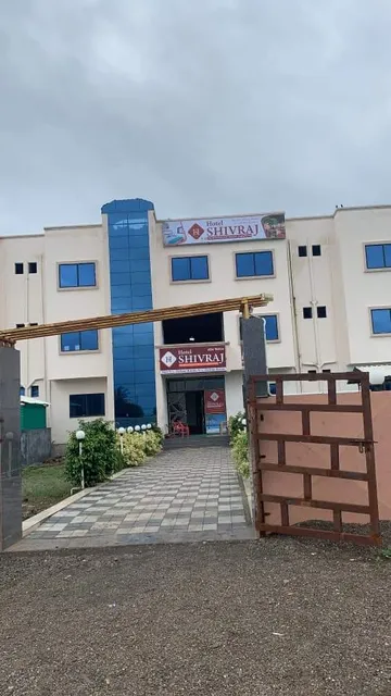 SPOT ON 61367 Hotel Zia