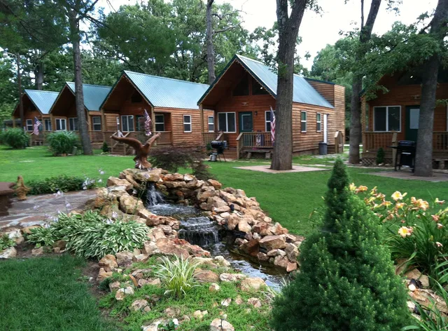 Lee's Grand Lake Resort