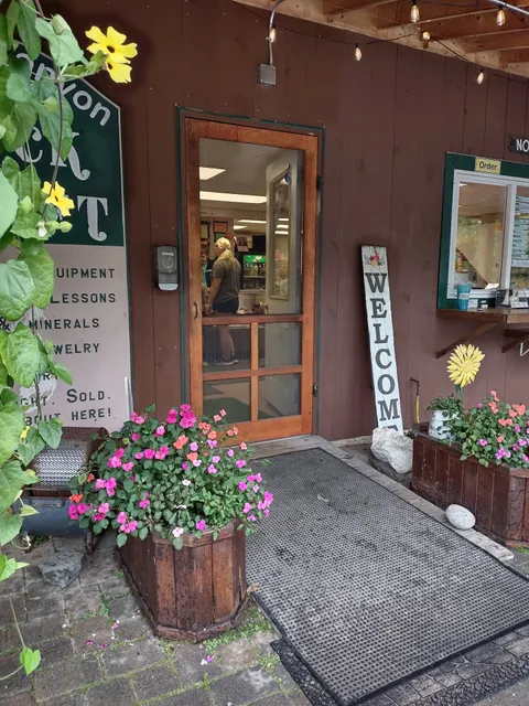 Coos Canyon Rock & Gift