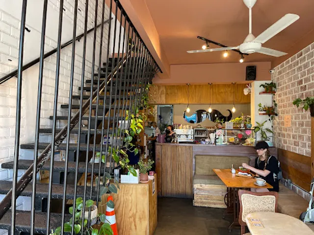 El Bigote Coffee & Waffles