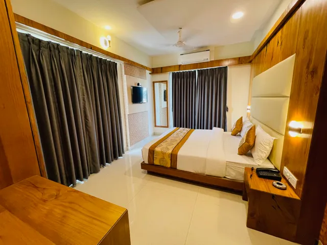 Home2 Suites and Service Apartment - Near Mumbai Airport & BKC