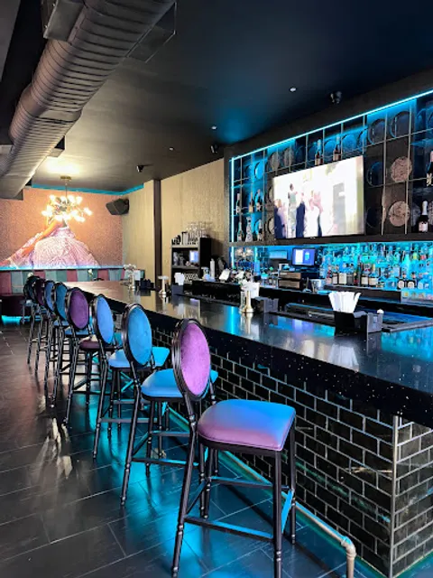 BAR BIZ RESTAURANT & LOUNGE