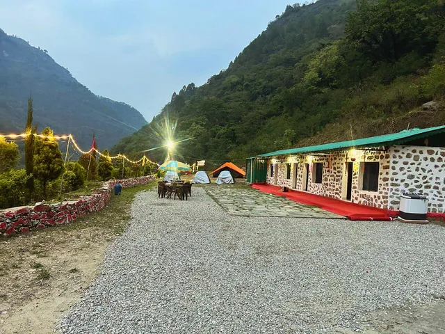 Shail Riverview Resort Kakada,KEDARNATH Marg Uttarakhand-246419