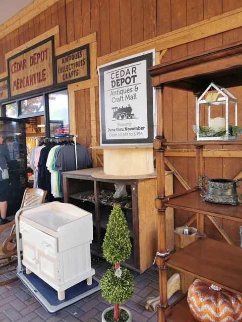 Cedar Depot Antiques & Craft Mall