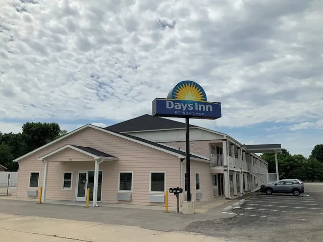 Days Inn by Wyndham Troy IL