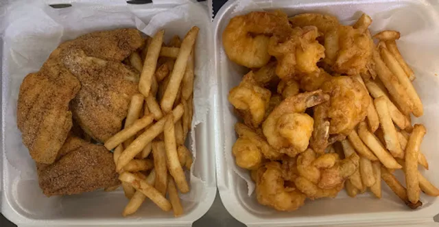S & T Fish & Chicken (West Detroit)