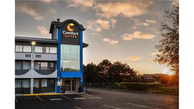 Comfort Suites Kingston Central