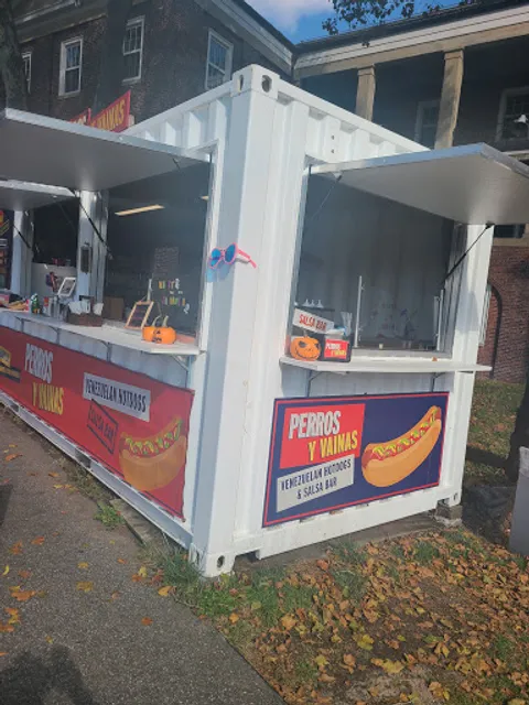 Perros y Vainas - The Battery