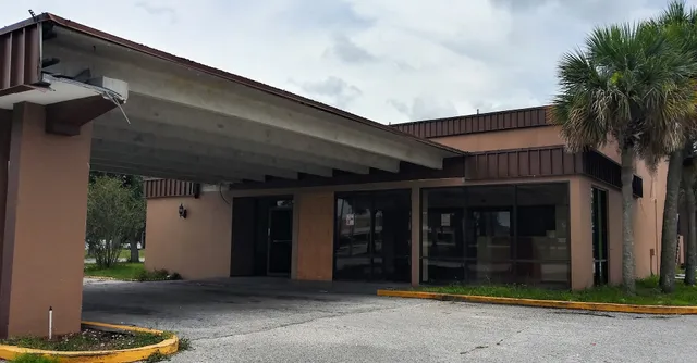 Lake Cecile Inn and Suites