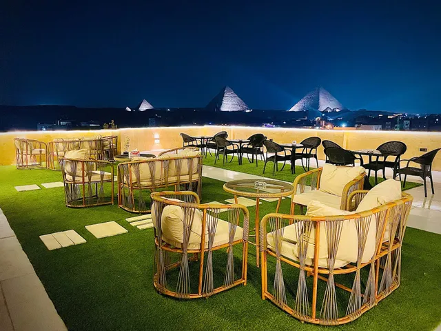 Palm Pyramids View Inn