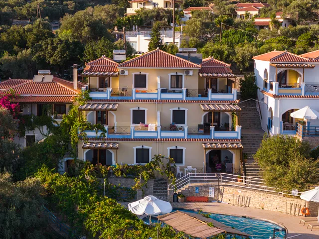 Pantheon Apartments & Studios