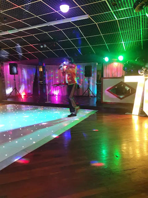 Broadway Country Club