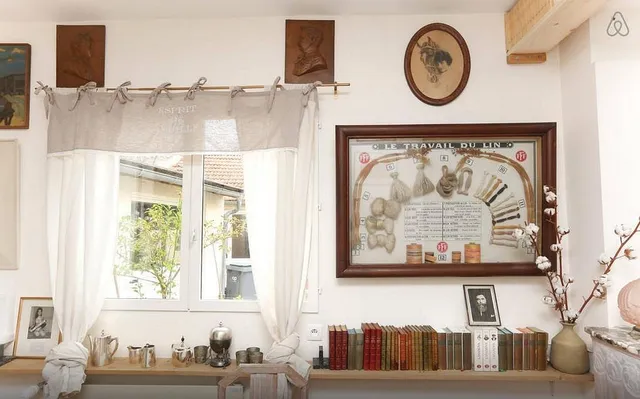 Bed and Breakfast Bed and Beige