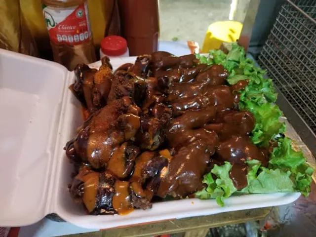 Alitas y hamburguesas "Chagos"