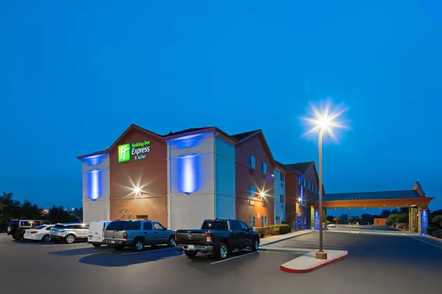 Holiday Inn Express & Suites Watsonville by IHG