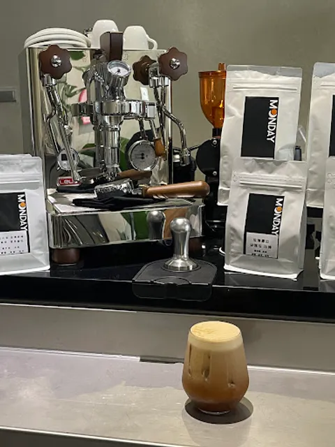 月曜咖啡 MoondayCafe 咖啡外帶 內用 | 全/半自動咖啡機買賣租賃|咖啡機維修|咖啡豆批發零售|設備規劃